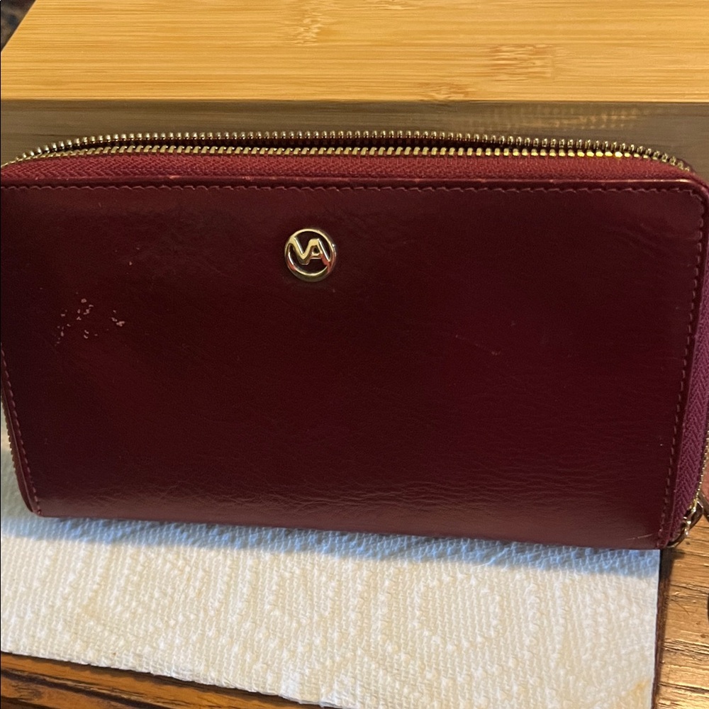 Valentina Burgundy Wallet with Gold Accent
Italian Leather